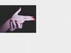 彼女は学校に行