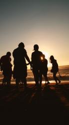 俺の同僚曰く、世界平和はどんちゃん騒ぎと笑顔でできている「上」