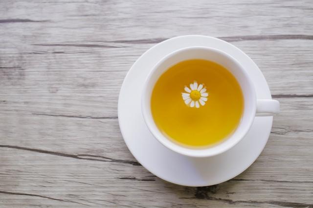 眠れぬ夜のお嬢様と執事の寝物語〜温かいハーブティーをどうぞ。さ、おやすみなさいませ〜