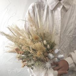 彼女は人と交わらない。