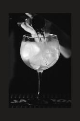 夜中のバーで、君に触れたら