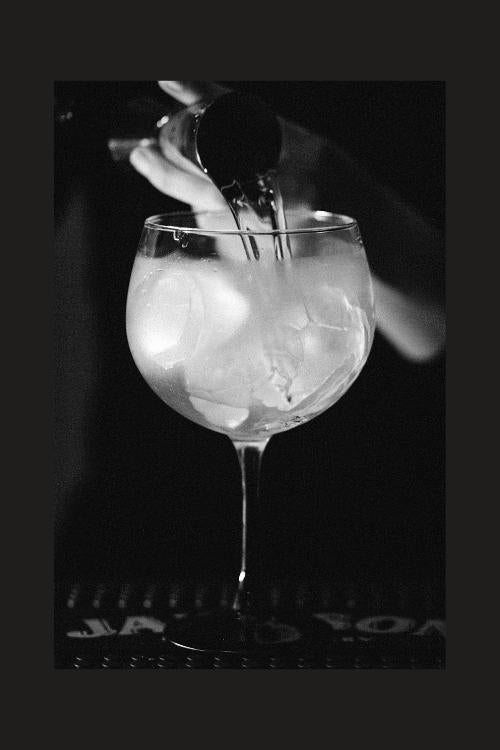 夜中のバーで、君に触れたら