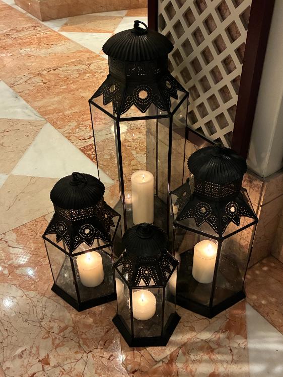 あなたの声は想いを奏で、私のペンは希望を紡ぐ～社交界を追放された令嬢が常勝将軍の最愛になるまで～